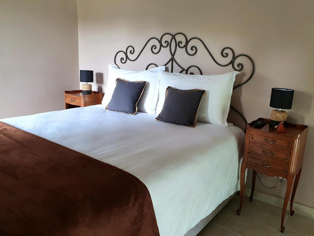 Bed and Breakfast L'Ermitage De Saint-Bardoux Habitación foto